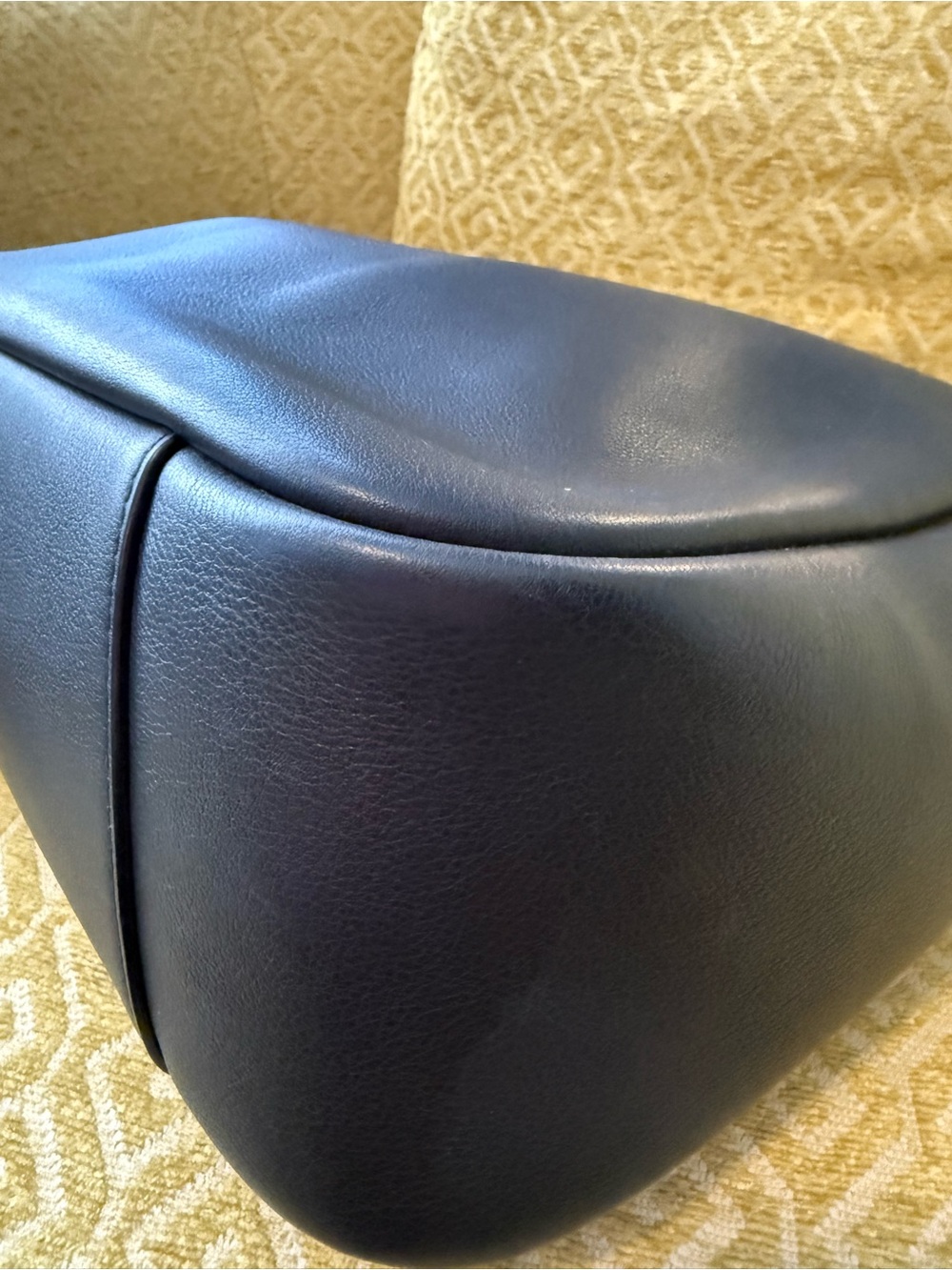 Yves Saint Laurent YSL Le 5 A 7 Supple Large Shoulder Hobo Bag in Black Leather - Picture 10 of 16